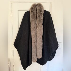Paniz Gray Wool Cape with Silver Fox Trim One Size